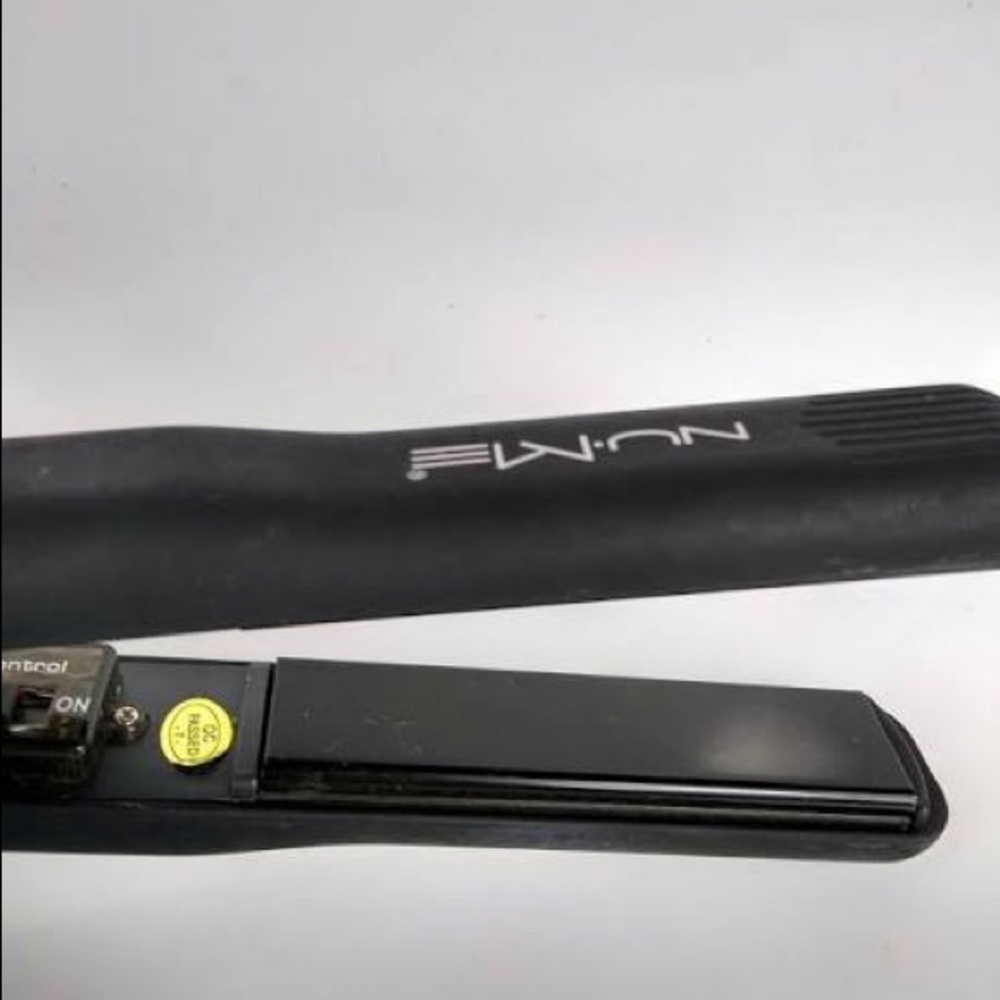 NuMe Straightener!